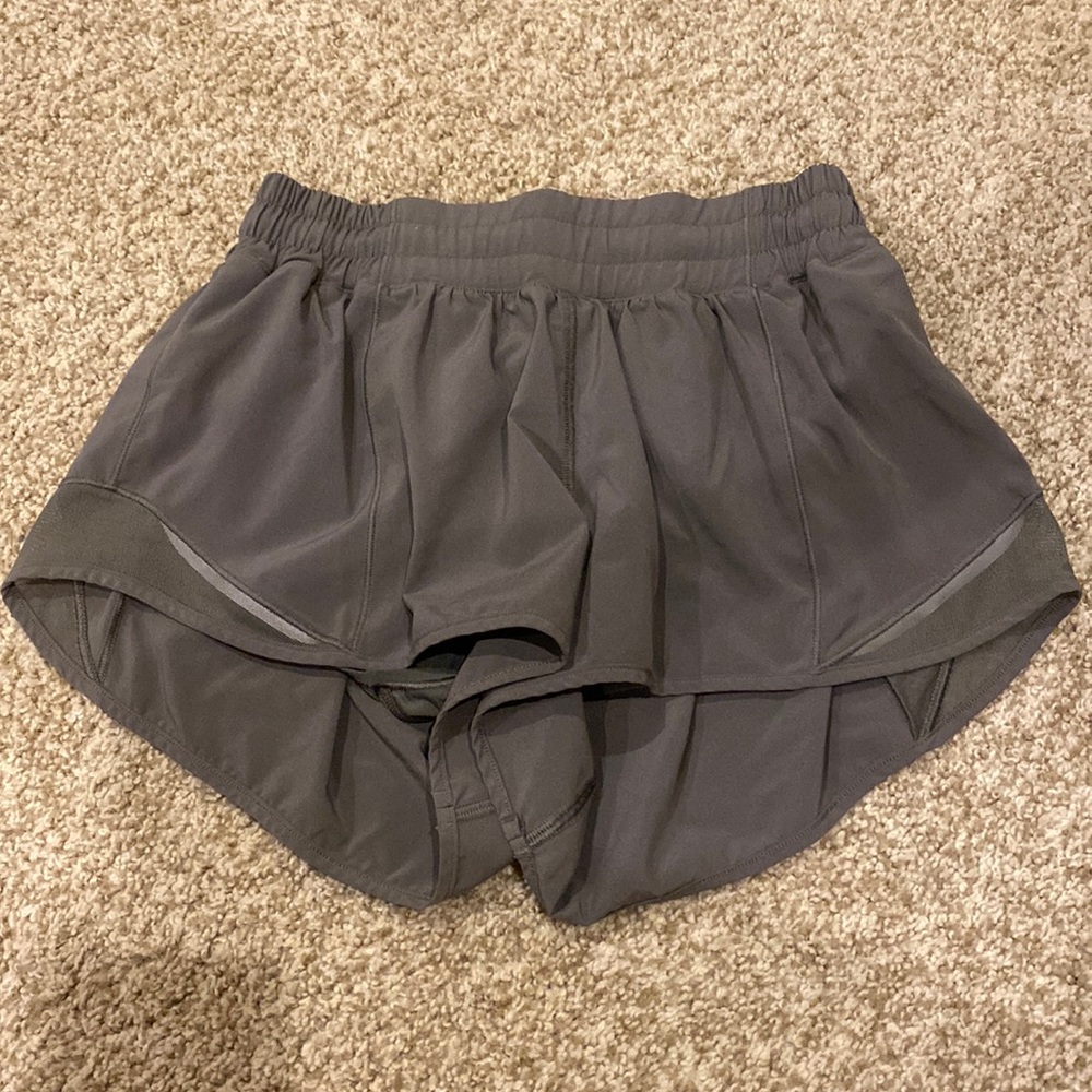 Lululemon Hotty Hot lined shorts 2.5”